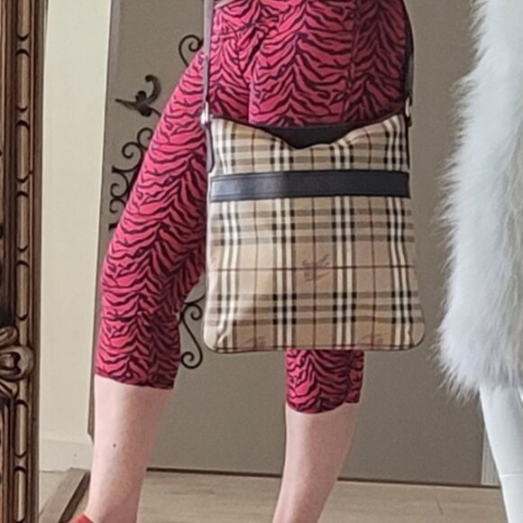 RARE*BURBERRY* NOVA CHECK*UNISEX*LARGE CROSSBODY WITH ADJUSTABLE STRAP - Picture 16 of 16